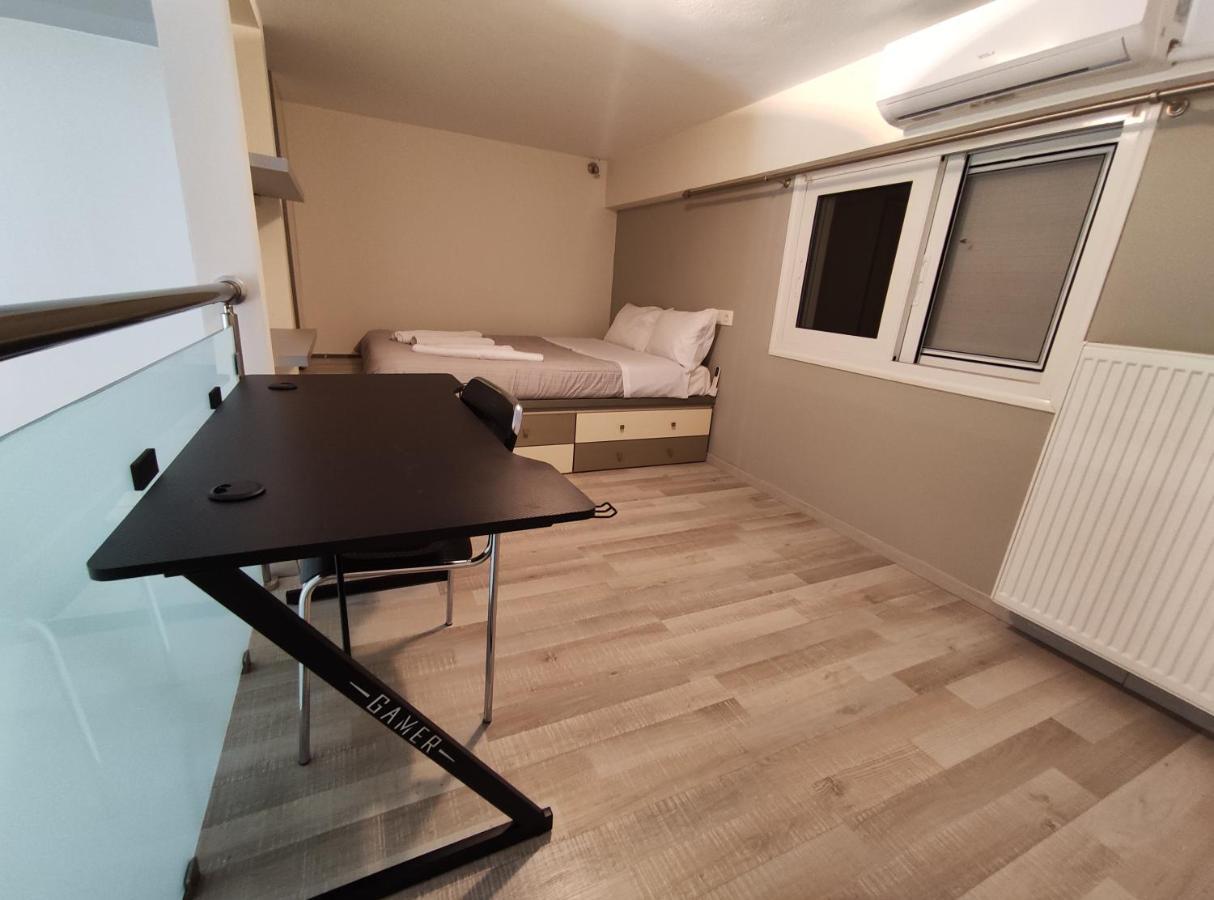 Kalamata City Loft Apartment Bagian luar foto